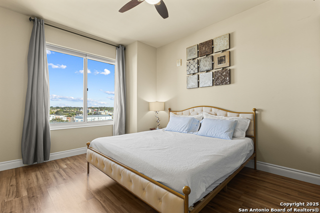 Listing photo id 8 for 215 Center St. N 1005