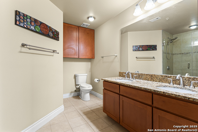 Listing photo id 9 for 215 Center St. N 1005