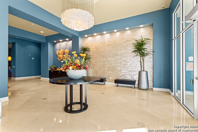 Listing photo id 17 for 215 Center St. N 1005