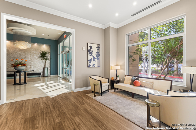 Listing photo id 18 for 215 Center St. N 1005