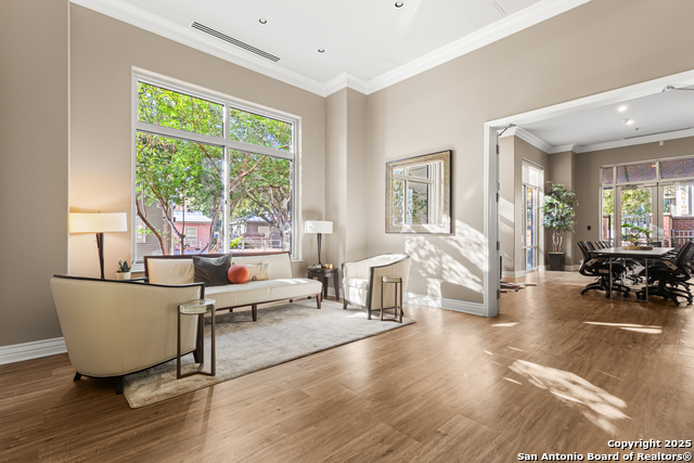 Listing photo id 19 for 215 Center St. N 1005