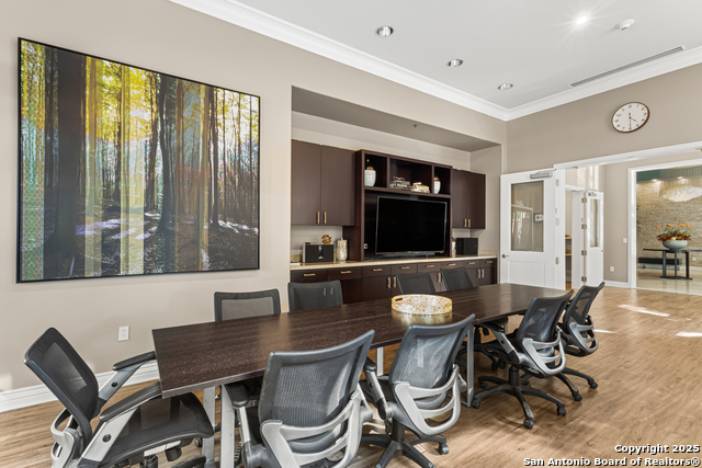 Listing photo id 20 for 215 Center St. N 1005