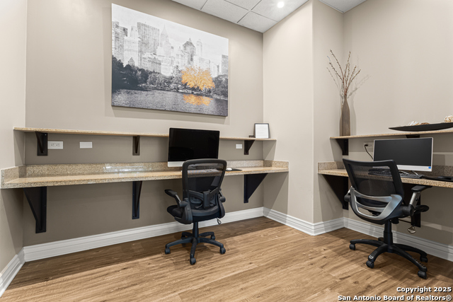 Listing photo id 21 for 215 Center St. N 1005