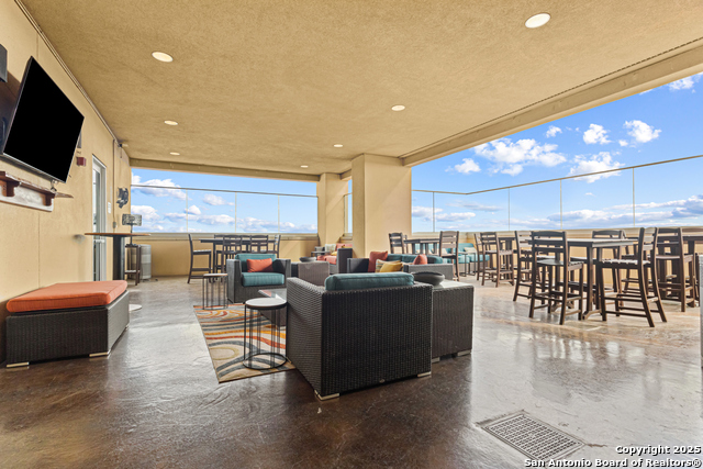 Listing photo id 24 for 215 Center St. N 1005