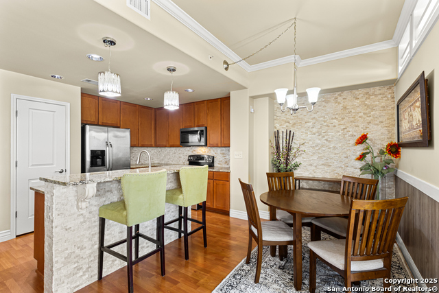 Listing photo id 2 for 215 Center St. N 1005