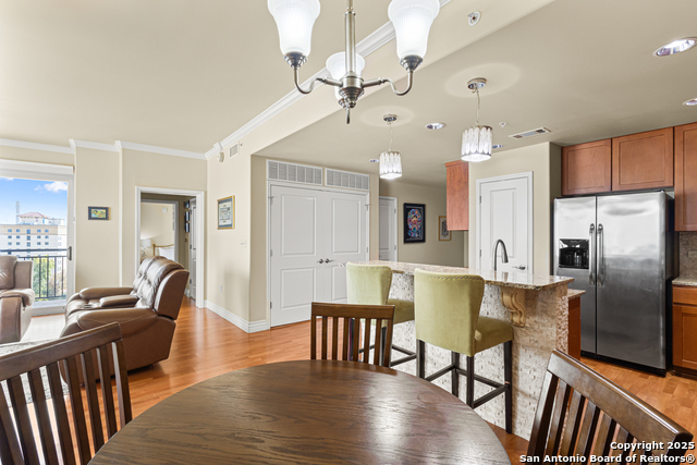 Listing photo id 3 for 215 Center St. N 1005