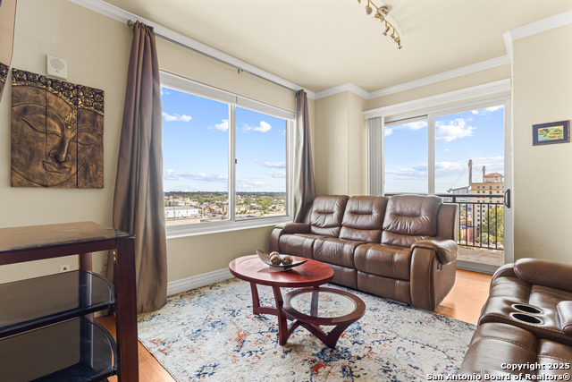 Listing photo id 5 for 215 Center St. N 1005