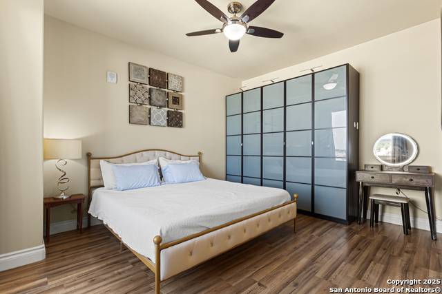 Listing photo id 7 for 215 Center St. N 1005