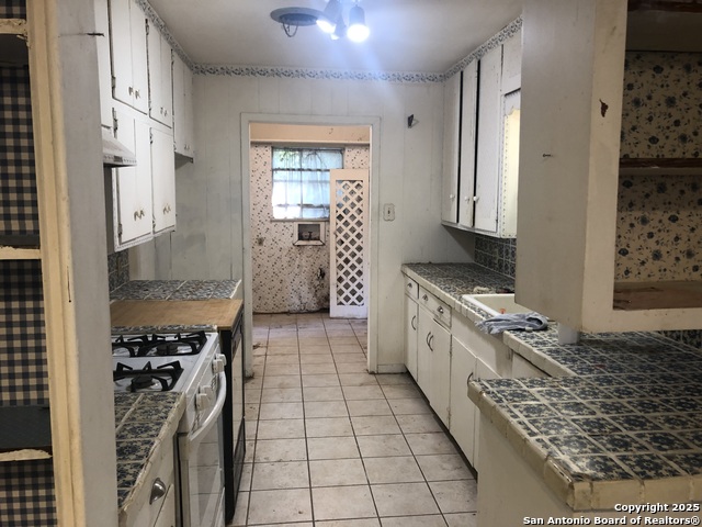 Listing photo id 5 for 2818 Wofford