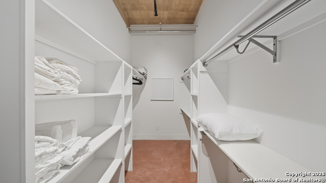 Image 11 of 50 For 222 Losoya St. 201