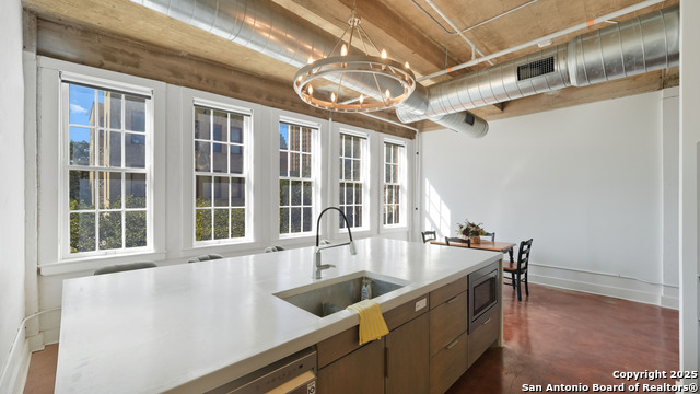 Image 21 of 50 For 222 Losoya St. 201