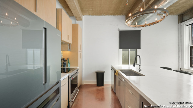 Image 28 of 50 For 222 Losoya St. 201