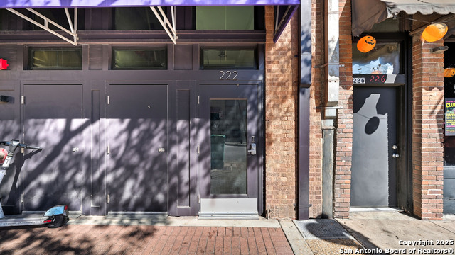 Image 3 of 50 For 222 Losoya St. 201