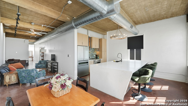 Image 33 of 50 For 222 Losoya St. 201