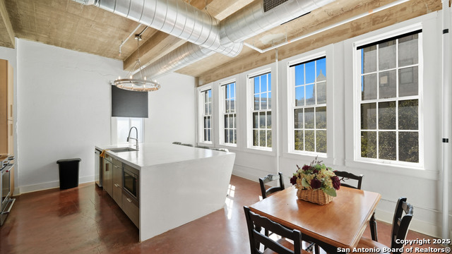 Image 34 of 50 For 222 Losoya St. 201