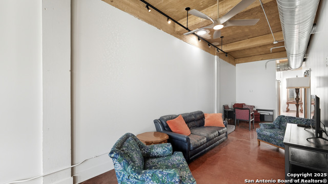 Image 37 of 50 For 222 Losoya St. 201