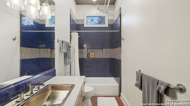 Image 38 of 50 For 222 Losoya St. 201