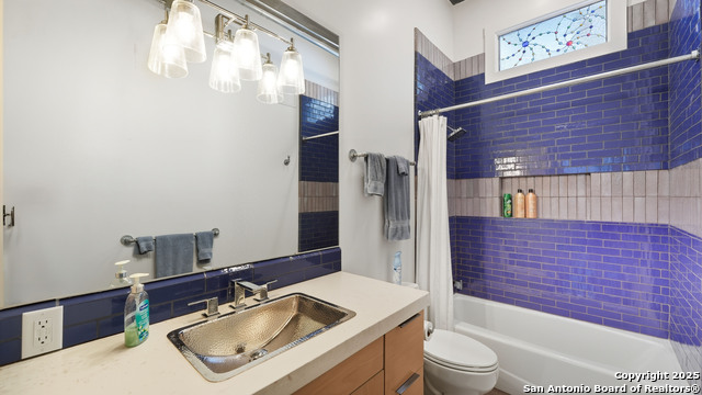 Image 39 of 50 For 222 Losoya St. 201