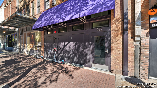 Image 4 of 50 For 222 Losoya St. 201