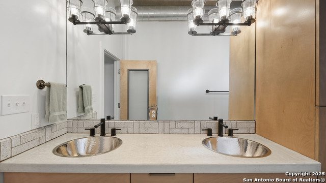 Image 9 of 50 For 222 Losoya St. 201