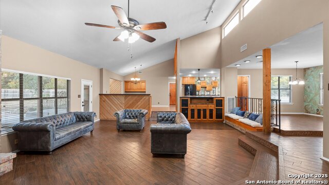 Listing photo id 9 for 9521 Sumac  