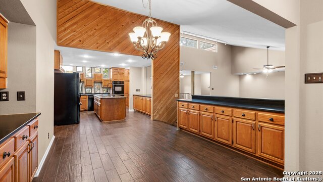 Listing photo id 11 for 9521 Sumac  