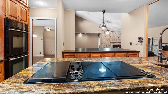 Listing photo id 15 for 9521 Sumac  