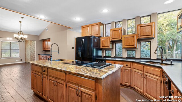 Listing photo id 16 for 9521 Sumac  