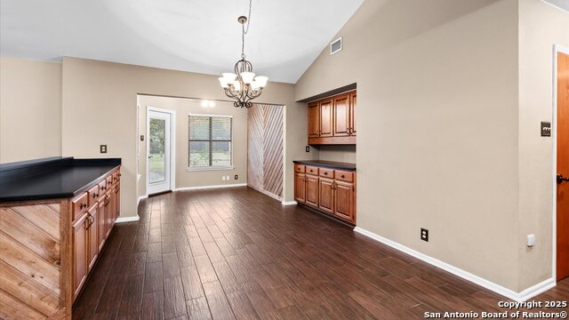 Listing photo id 18 for 9521 Sumac  