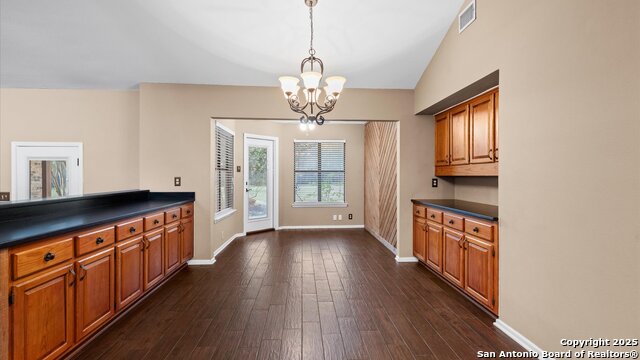 Listing photo id 19 for 9521 Sumac  