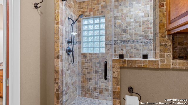 Listing photo id 24 for 9521 Sumac  