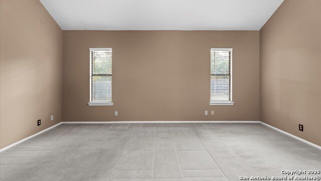 Listing photo id 28 for 9521 Sumac  