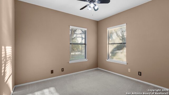 Listing photo id 32 for 9521 Sumac  