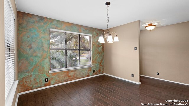 Listing photo id 2 for 9521 Sumac  