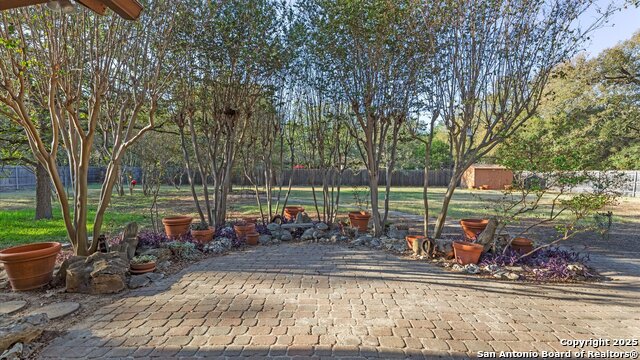 Listing photo id 39 for 9521 Sumac  