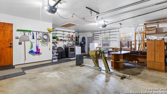 Listing photo id 46 for 9521 Sumac  