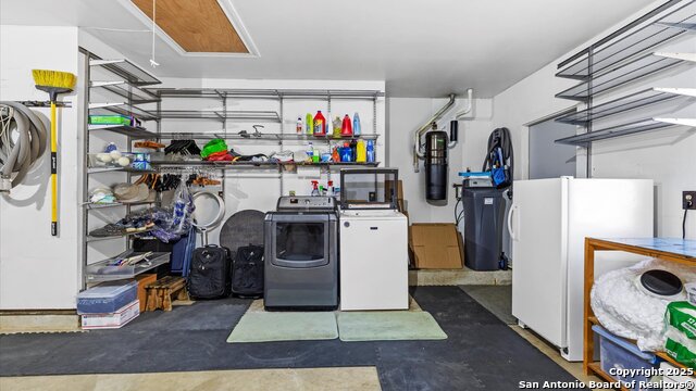 Listing photo id 47 for 9521 Sumac  