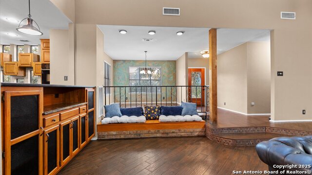 Listing photo id 6 for 9521 Sumac  