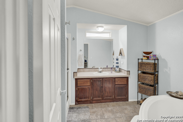 Image 14 of 19 For 572 River Bluff