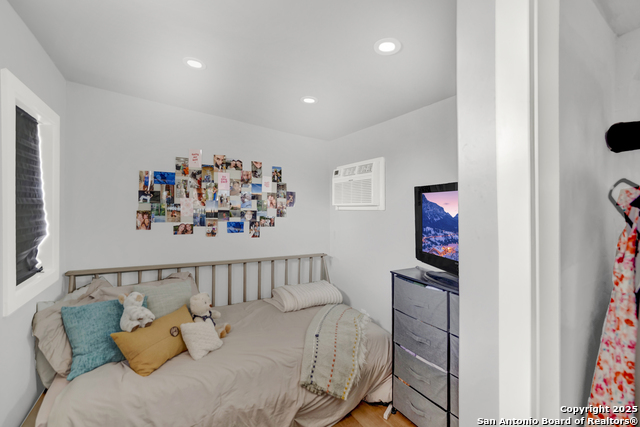 Image 16 of 19 For 572 River Bluff