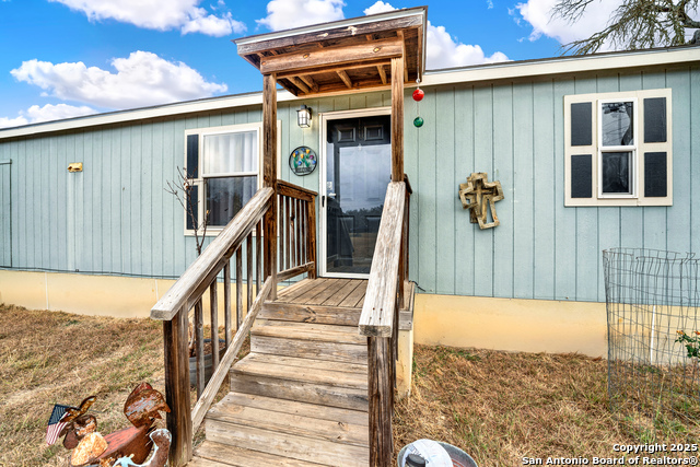 Image 2 of 19 For 572 River Bluff