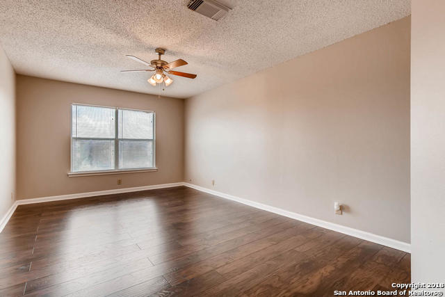 Listing photo id 9 for 6143 Lyndell Spring