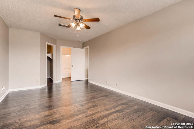 Listing photo id 11 for 6143 Lyndell Spring