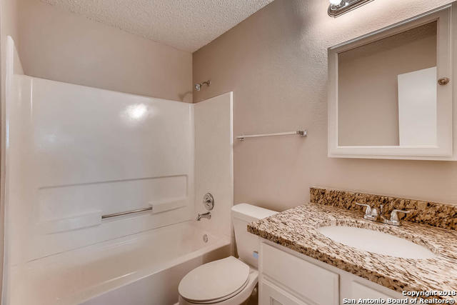 Listing photo id 12 for 6143 Lyndell Spring