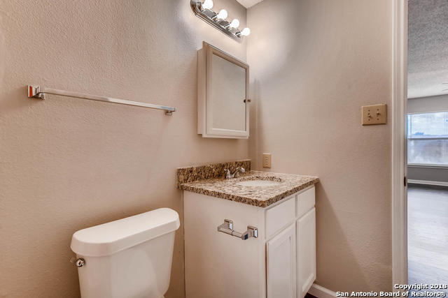 Listing photo id 13 for 6143 Lyndell Spring