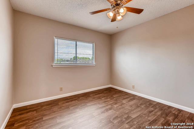 Listing photo id 15 for 6143 Lyndell Spring