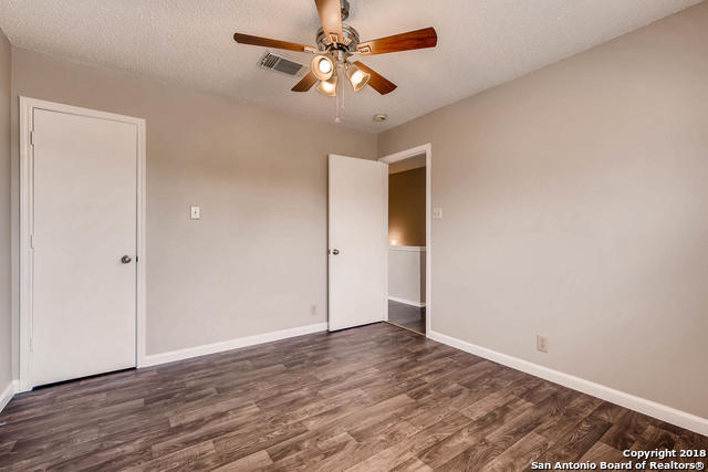 Listing photo id 16 for 6143 Lyndell Spring