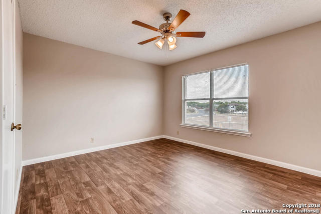 Listing photo id 17 for 6143 Lyndell Spring