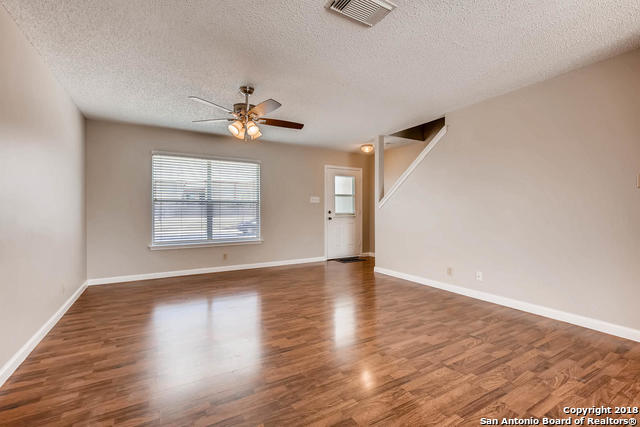 Listing photo id 2 for 6143 Lyndell Spring