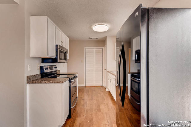 Listing photo id 3 for 6143 Lyndell Spring